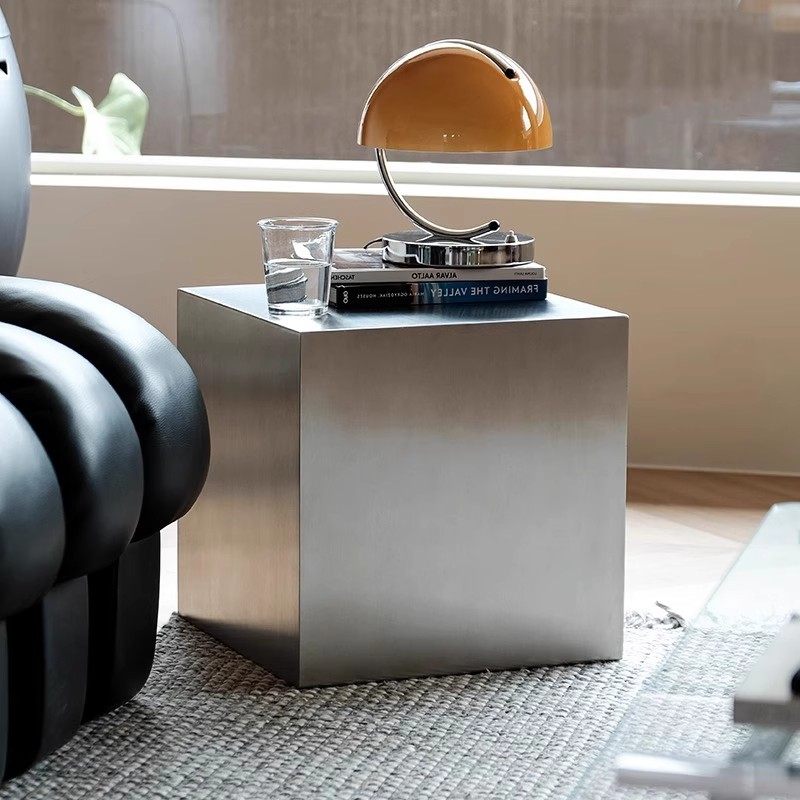 Tables d'appoint en acier inox - Desk Setup Minimalist avis et prix